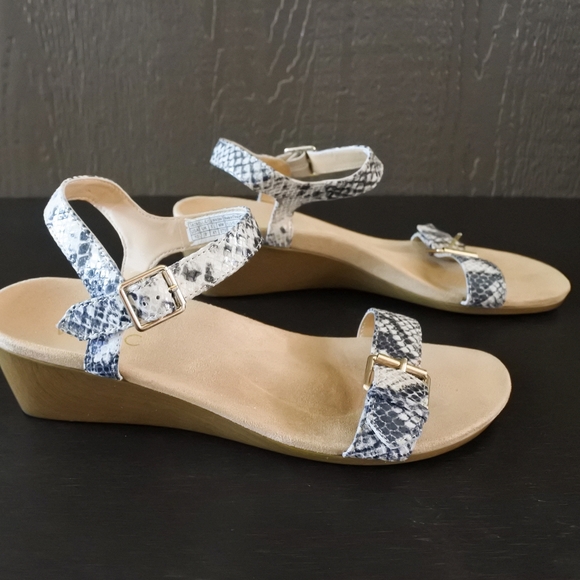 Vionic Nellie Snakeskin Beige Leather Wedge Sandals Size 10 - Picture 4 of 7